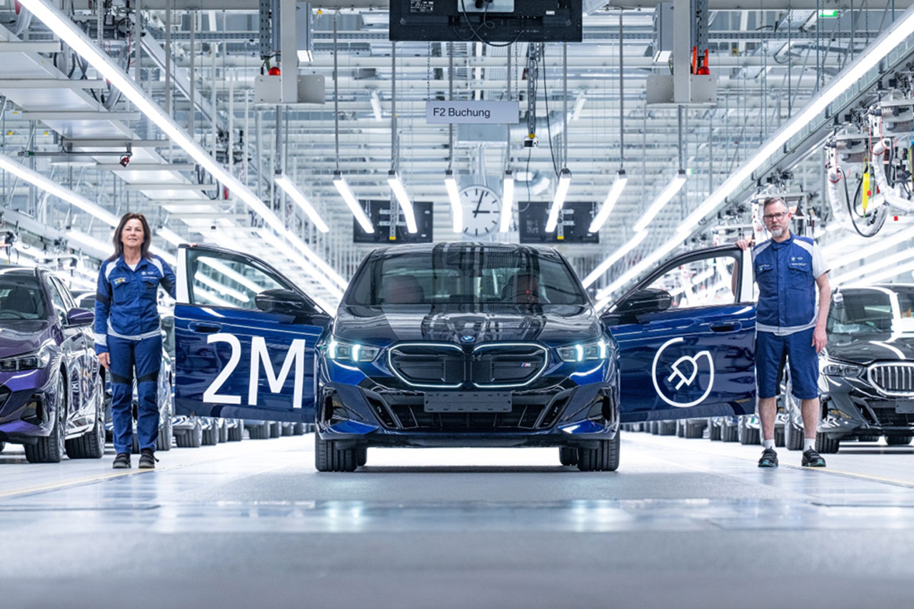 BMW chega a 2 milhões de carros elétricos e escolhe um i5 para marcar a virada
